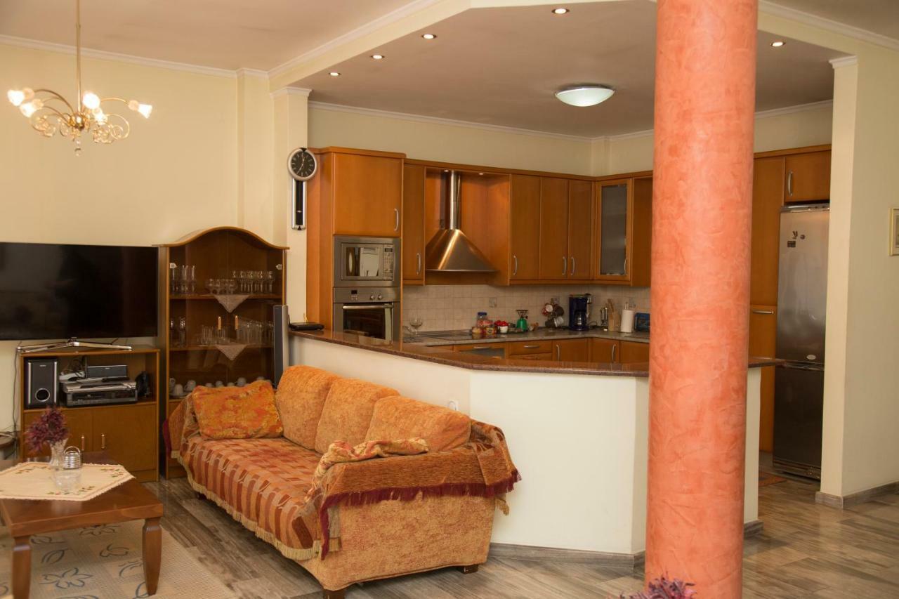 Veta'S Spacious Central Apartment Serres Exteriér fotografie