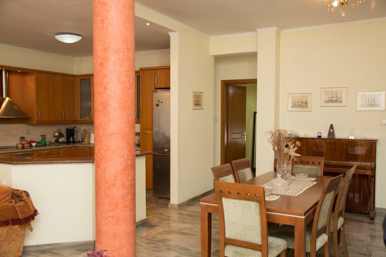 Veta'S Spacious Central Apartment Serres Exteriér fotografie